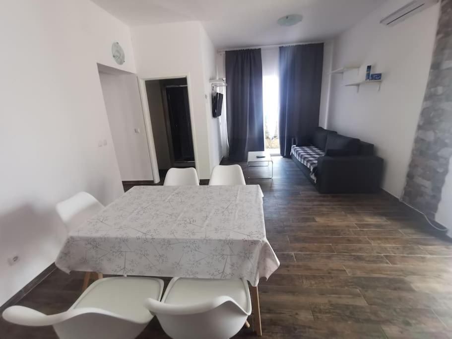 Apartmani Viktorija Фажана Экстерьер фото
