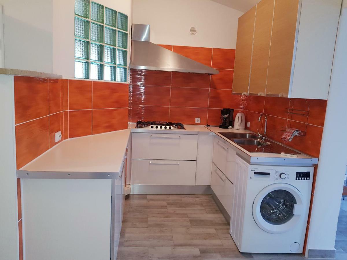 Apartmani Viktorija Фажана Экстерьер фото
